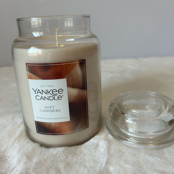 Yankee Candle Soft Cashmere Jar - White large 22oz - Picture 4 of 4